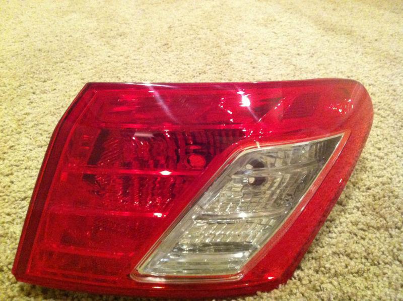 2007-2009 lexus es350 right (passenger) side tail light on qtr, oem