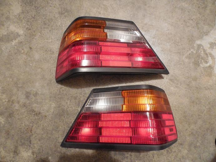 Mercedes-benz taillights left & right oem 260e 300e 400e 500e