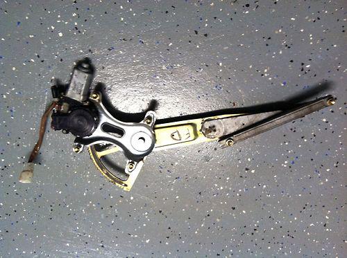 01-05 lexus is300 driver side window regulator with motor