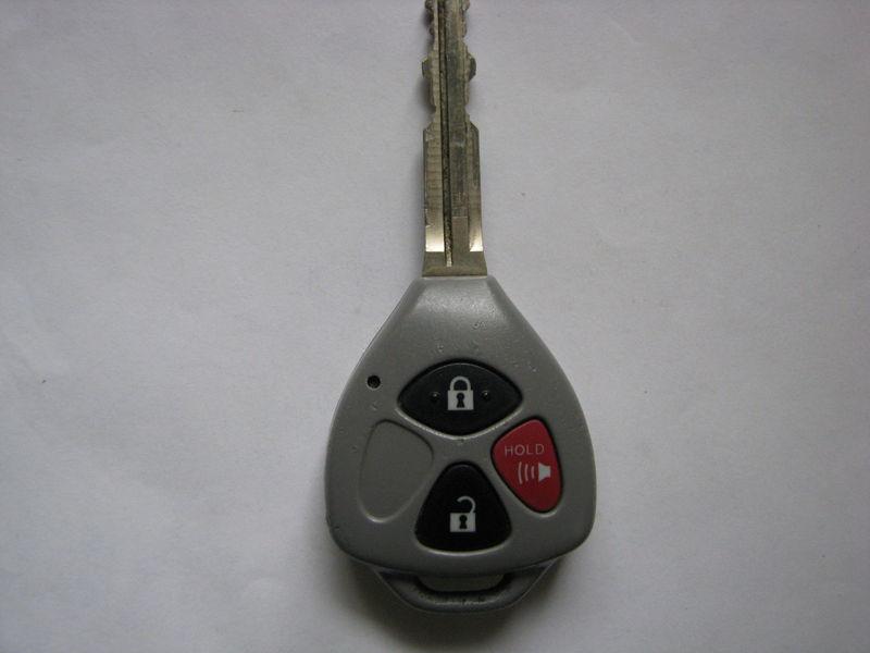 Scion tc yaris toyota key with keyless entry remote model: b41tg fcc: mozb41tg