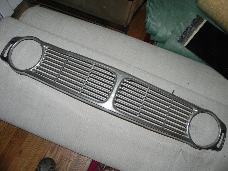 Vintage volvo 140 grille