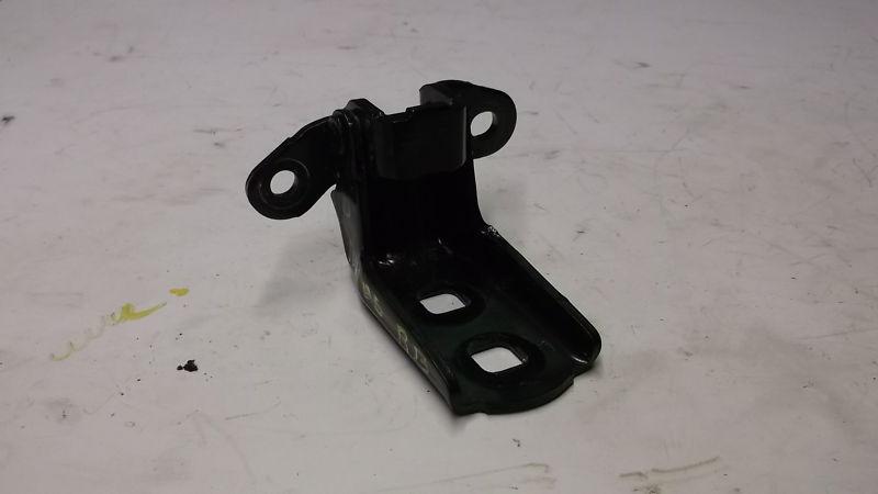 2005 ion lower rear left door hinge