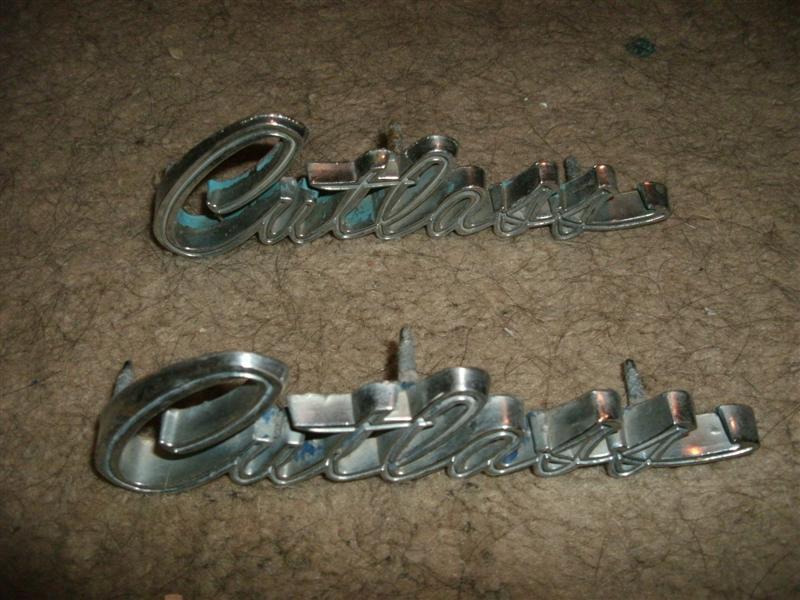 1968 69 oldsmobile cutlass front fender call out script name plates