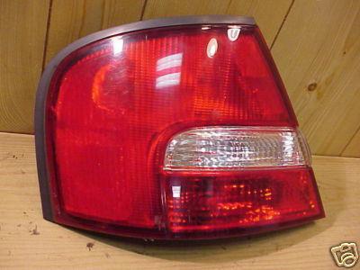 Nissan altima 00-01 2000-2001 tail light driver lh left