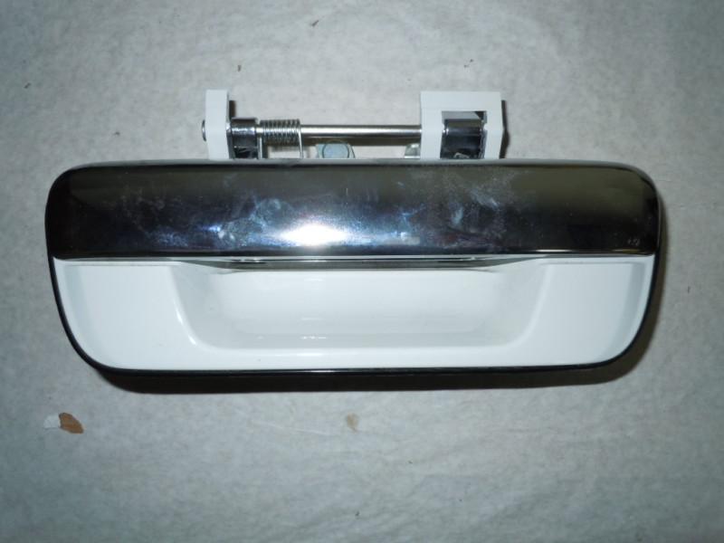 2012 chevrolet colorado tailgate handle