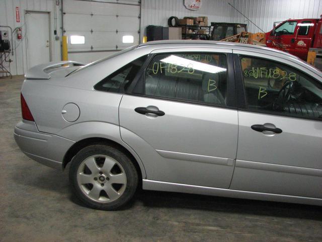 2002 ford focus tail lamp light right