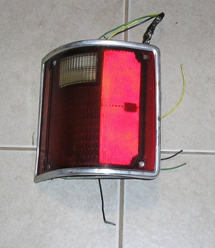 89 suburban tail light lens w/housing, bezel, hardware,sockets etc blazer driver