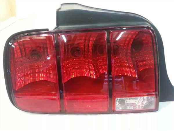 05 mustang driver lh tail light lamp oem