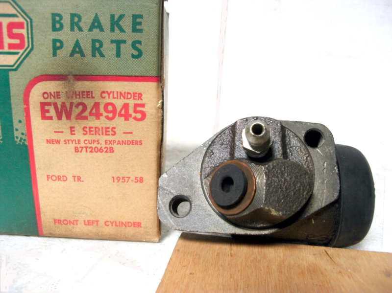 2 nos brake wheel cylinders ford b600 f600 b7t2061b & b7t2062b front