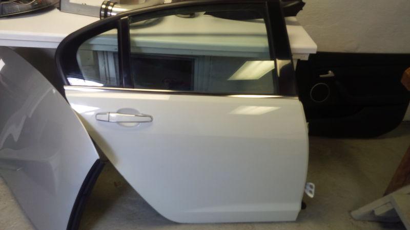 08-09 pontiac g8 passenger side rear door white mint right side