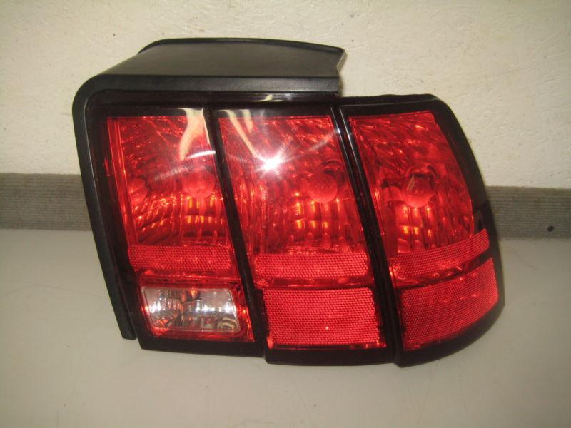 Oem ford mustang tail light passeger right side 99-04