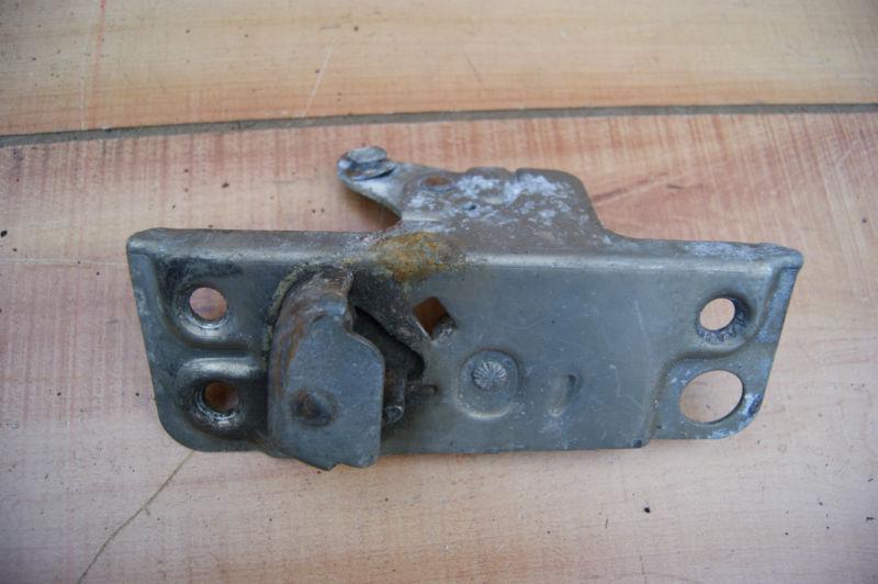 1955-1959 chevy & gmc pickup original door latch (rh)