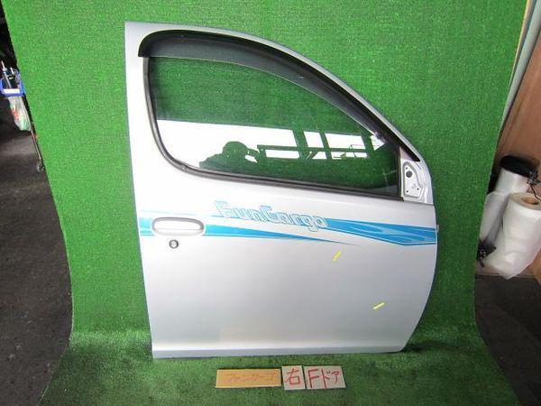 Toyota fun cargo 2002 front right door assembly [0113100]