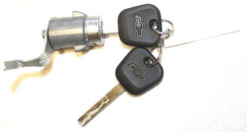 Chevy gm oem tailgate lock cylinder w/2 chevy bow-tie logo oem chip keys