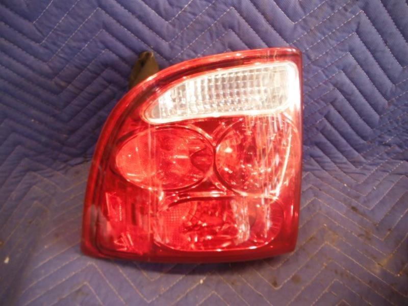 96 97 98 99 00 caravan r. tail light