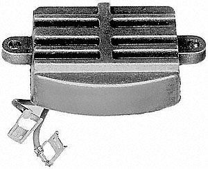 Intermotor alternator voltage regulator