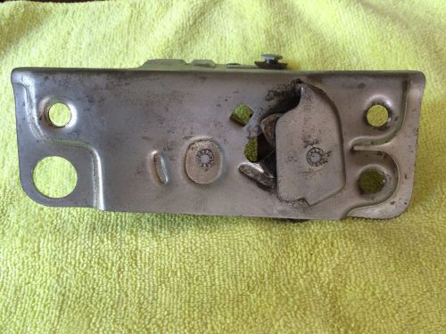 &#039;55 - 59 chevy door striker latch &amp; plate - left door