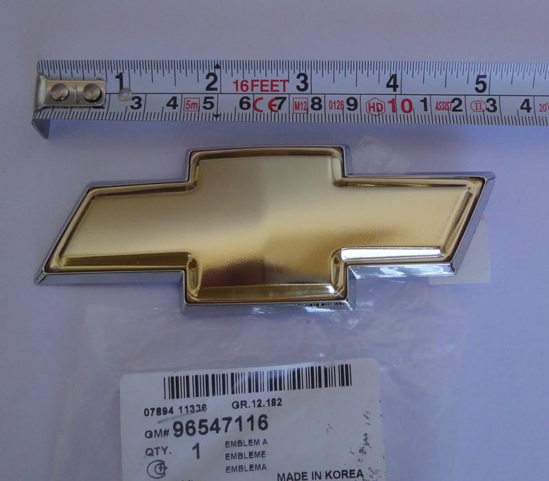 Chevrolet chevy aveo cross rear tailgate badge emblem genuine new 96547116