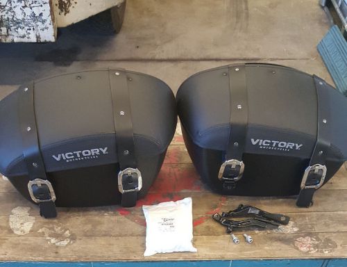 Victory boardwalk lock &amp; ride saddlebags