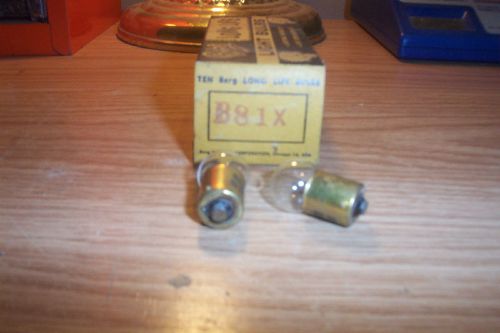 2 nors auto/truck light bulbs #81