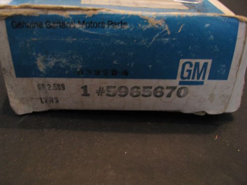 Nos gm cornering lamp lens 1973 cadillaceldorado pt# 5965670