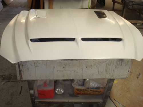 Fiberglass ram air bolt-on mustang hood 2015-16, uses front latch and hinges.