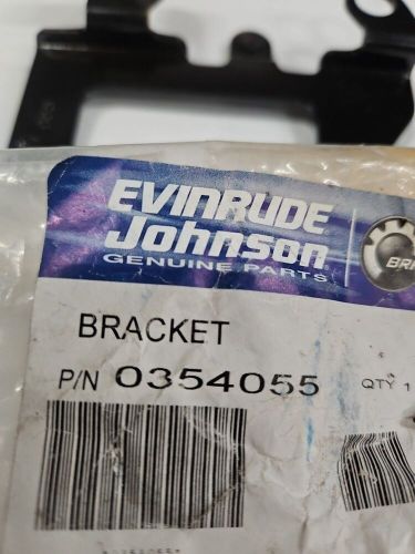 New evinrude johnson omc 0354055 ign. coil mounting bracket 354055 nos  omc131