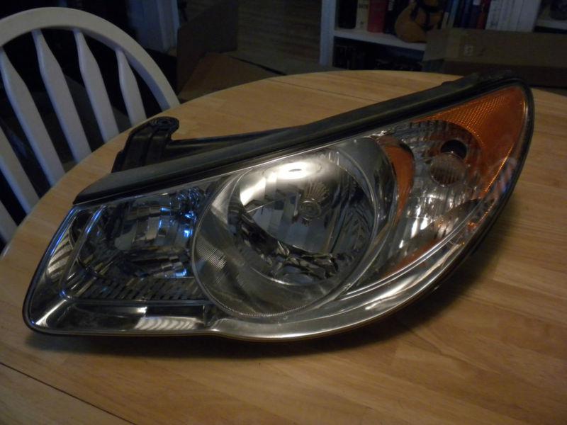 2010 hyundai elantra  headlight  o.e.m.