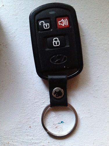 Hyundai elantra sante fe keyless remote osloka 221t 95411-26201 read description