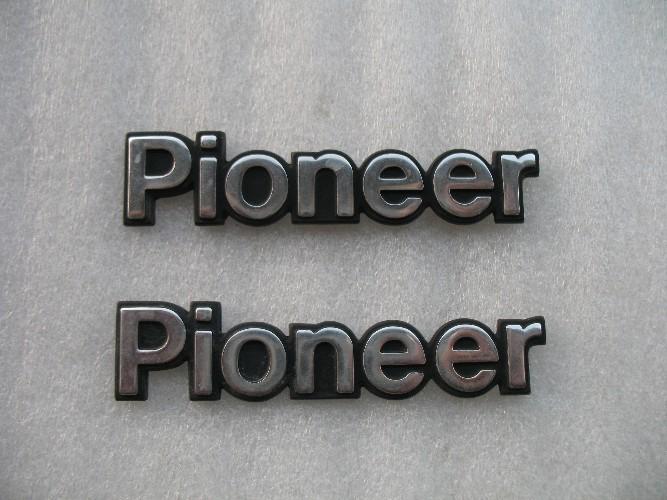 1992 jeep grand cherokee pioneer side fender metal emblem logo decal 91 92 93 94