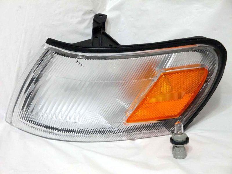 Toyota 93-97 corolla corner signal light lamp l h driver side w/light bulb new