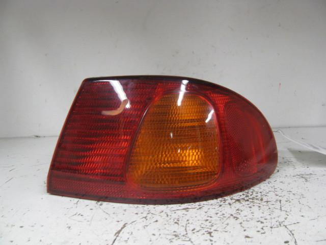 Tail light corolla 98 99 00 01 02 quarter mounted right 368113