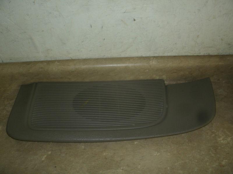 01-07 town & country/ caravan/ 01-03 voyager right/ passenger speaker trim/ grey