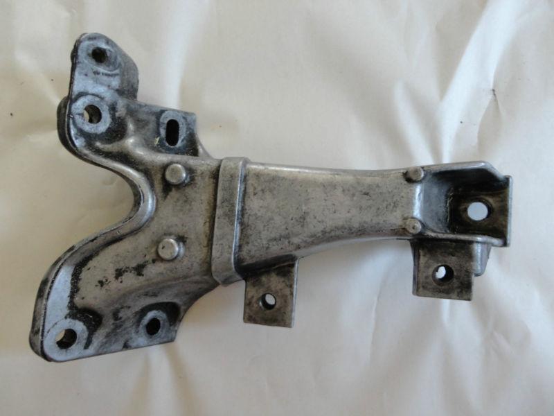 Bmw e36 325i left engine mount bracket oem 1141137 6 cylinder engine 