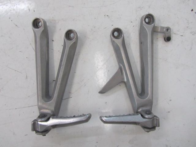 06 07 honda cbr1000rr 1000rr pair set of passenger pegs peg left right oem