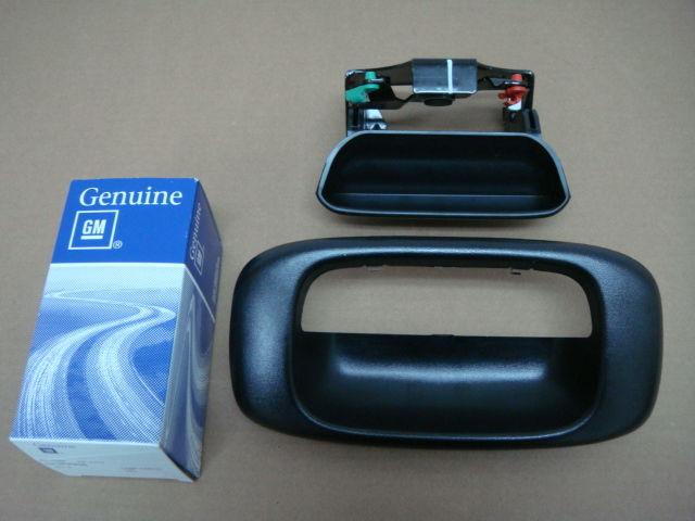 Gmc sierra 1999 2000 2001 2002 2003 2004 2005 2006 rear tailgate handle & bezel