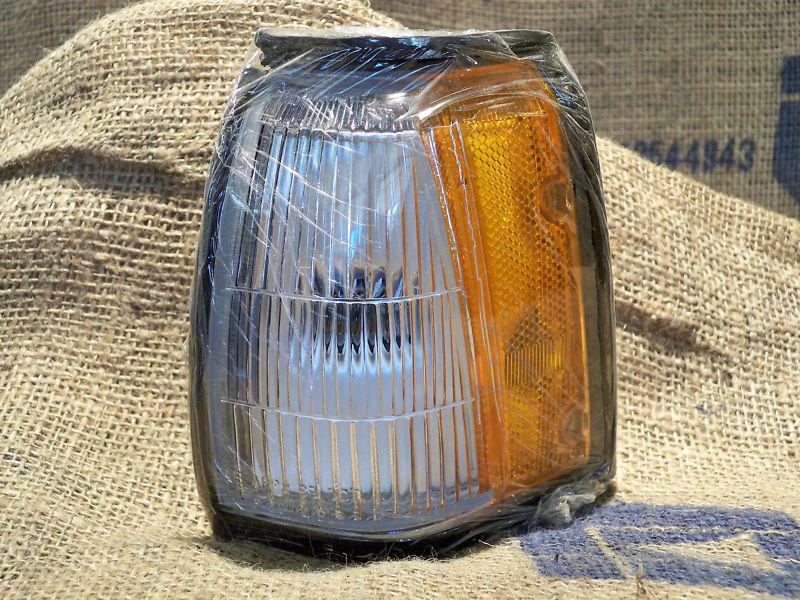 1987-1988 nissan sentra corner lamp lh driver