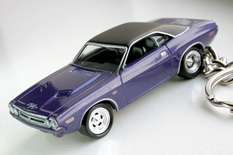 1971 dodge challenger r/t * plum crazy purple 71 * diecast keychain