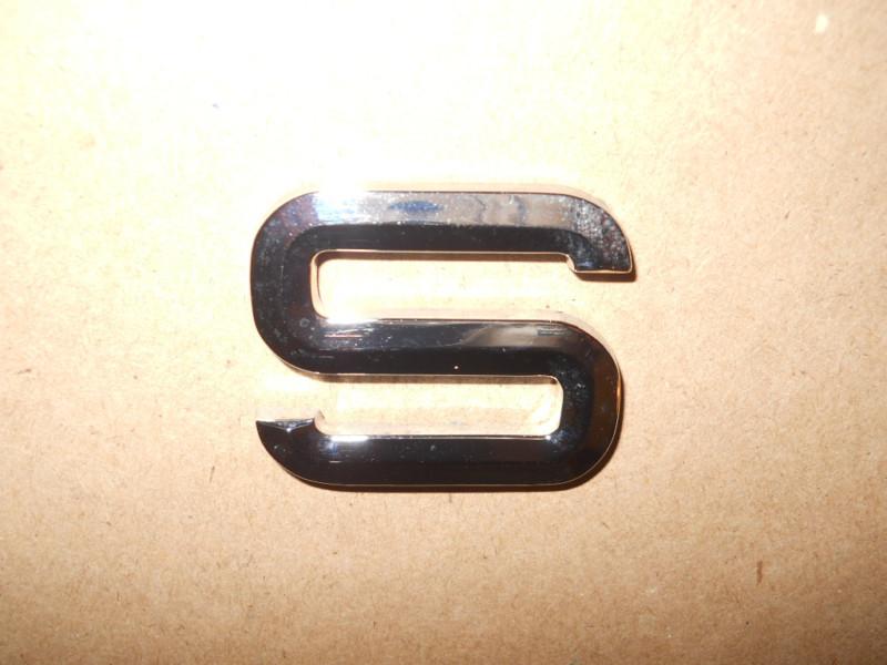 Alfa romeo 164 s original new nos "s" badge 