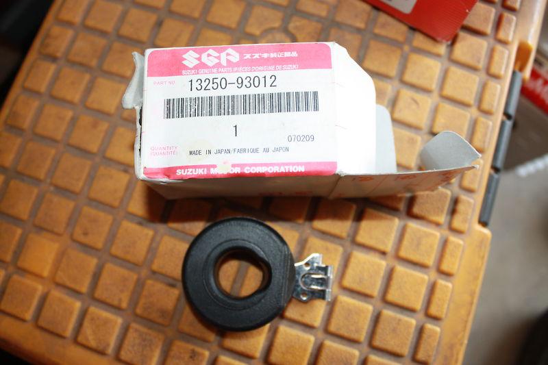 New nos suzuki 97-2001 dt 20-140 float 13250-93012 