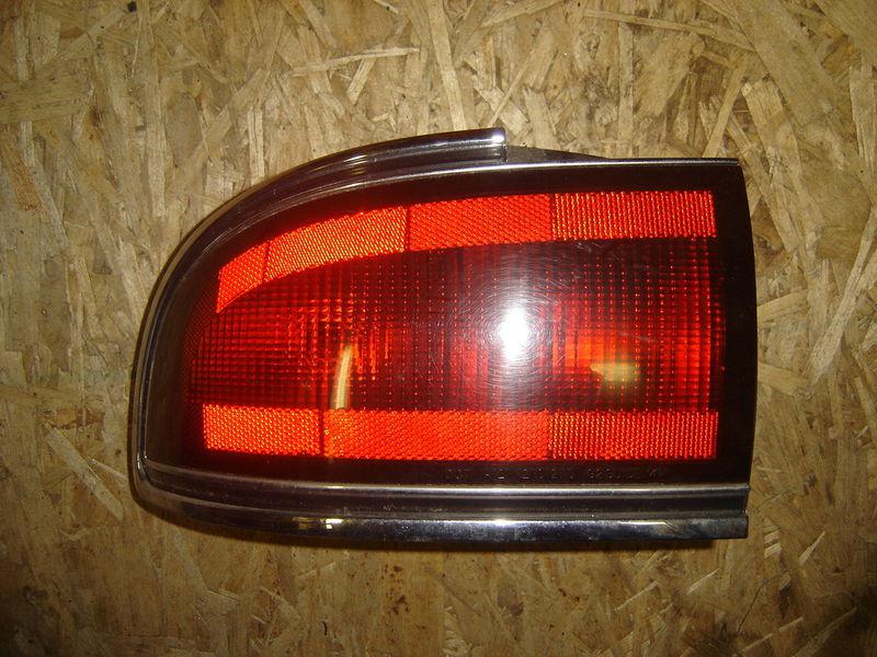 1994 buick lesabre drivers side tail light w/ wiring harness