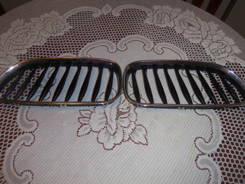  bmw z oem  kidney grills parts  5113 7051960  5113 7051959 right and left