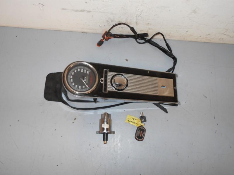 #2946 - 1996 96 harley touring road king  gauge / ignition with key / dash