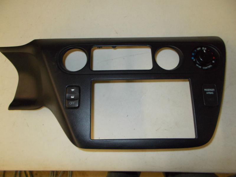 99 00 01 02 03 04 honda odyssey - dash faceplate / bezel / radio surround