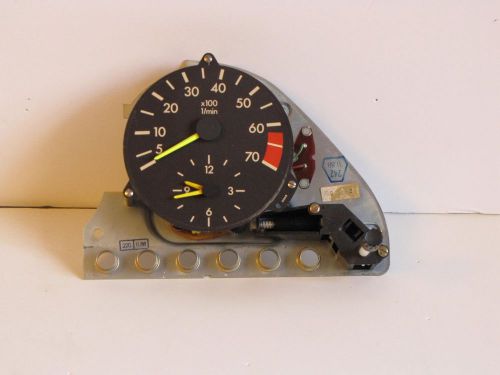 Mercedes benz 300se  chasis 126 tachometer/clock unit