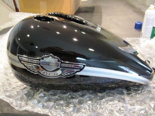 Harley davidson 100th anniversary tank and fender set.