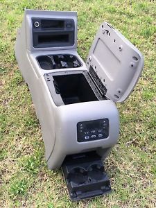 99,00,01,02,03,04,05,06 silverado sierra avalanche tahoe yukon center console