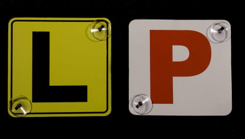 A set of of 2 plates &#034;l&#034; on one side and red &#034;p&#034; on the other