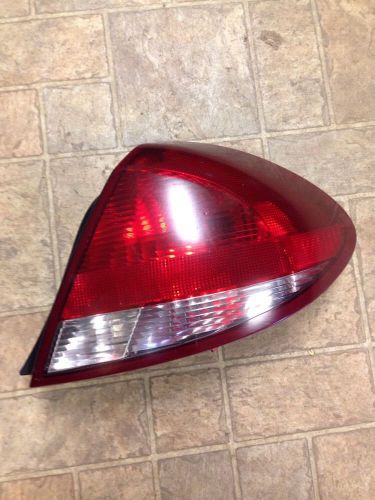 2004 2005 2006 2007 ford taurus sedan 4 door right passenger tail light