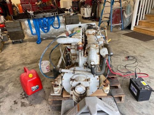 Cummins 6bt 5.9-m  ,  210 hp marine diesel engine running take-out